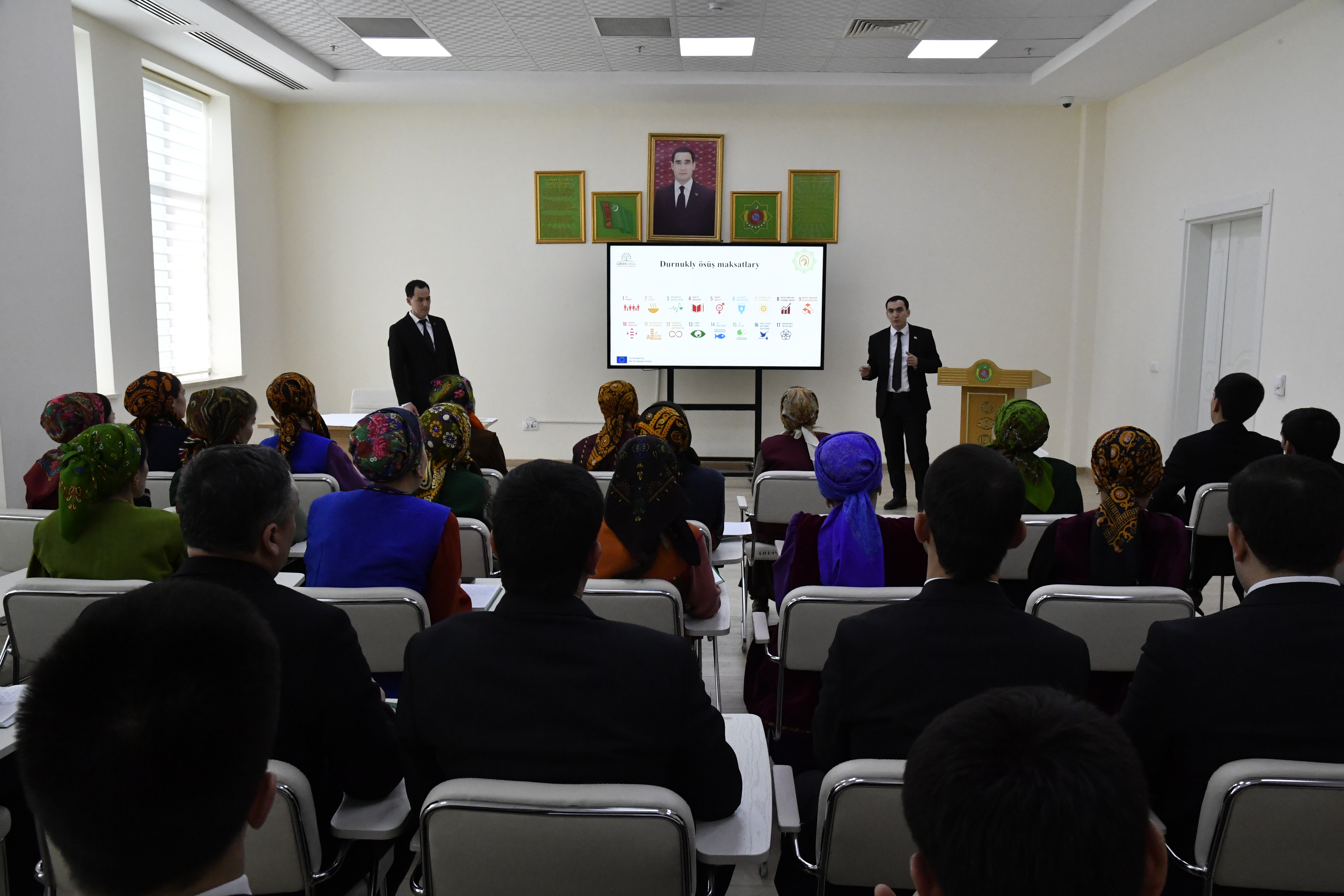 A Training on Innovative Teaching Methods for Teachers Was Held at the International horse breeding academy